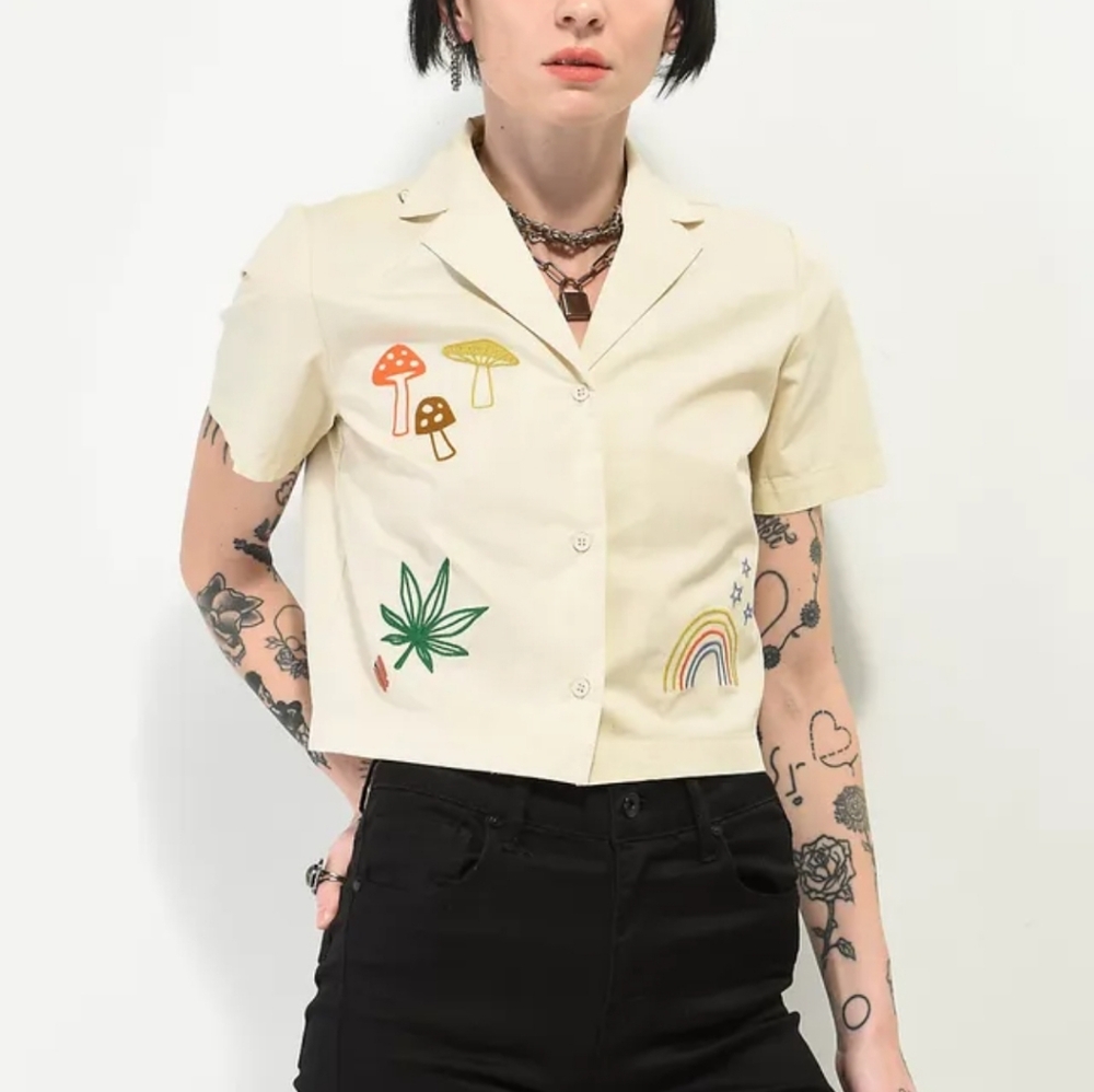 Dravus Alt Embroidered Short Sleeve Cropped Buttondown Fairy Gnome Rainbows Sz L